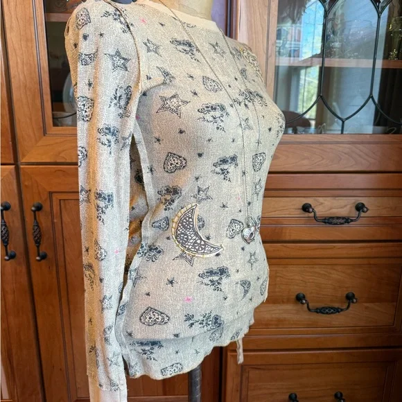 Scrapbook Beige Shirt with Black and Yellow Graphic - Picture 5 of 16